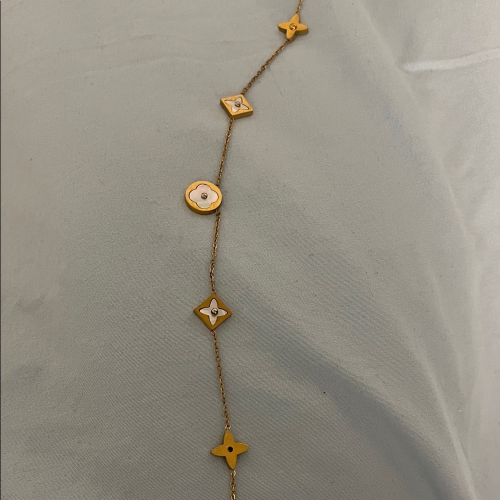 Elegant Gold and White Women's Necklace